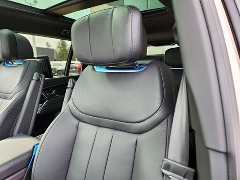 New 2025 Land Rover Range Rover Long Wheelbase Autobiography image 9