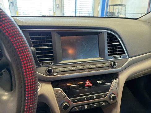 Used 2018 Hyundai Elantra Value Edition FWD image 3