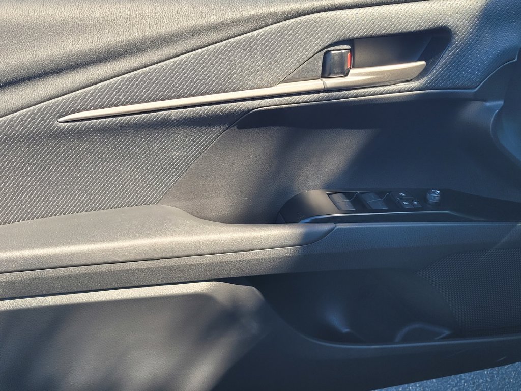 Used 2025 Toyota Camry SE FWD image 12