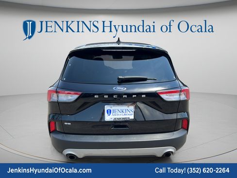 Used 2022 Ford Escape SE w/ Cold Weather Package FWD image 4