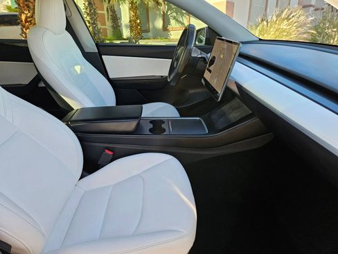 Used 2021 Tesla Model Y Long Range image 18