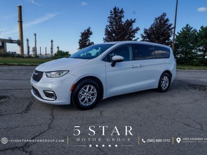 Used 2023 Chrysler Pacifica Touring-L