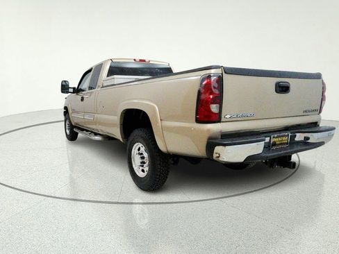 Used 2004 Chevrolet Silverado 2500 LS AWD/4WD image 6