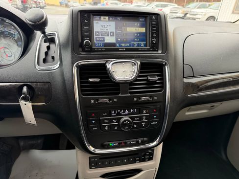 Used 2011 Chrysler Town & Country Touring-L w/ Entertainment Group #2 image 10