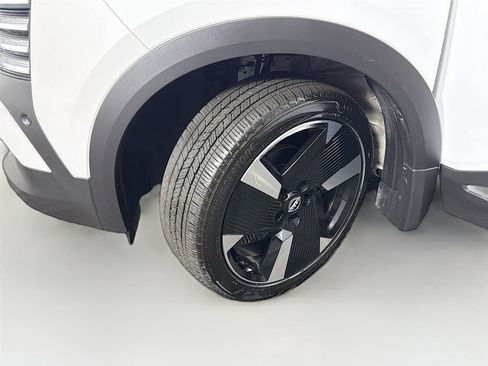 Used 2025 Nissan Kicks SR w/ SR Premium Package AWD/4WD image 37