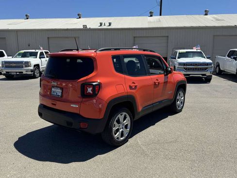 Used 2019 Jeep Renegade Latitude w/ Popular Equipment Group AWD/4WD image 10