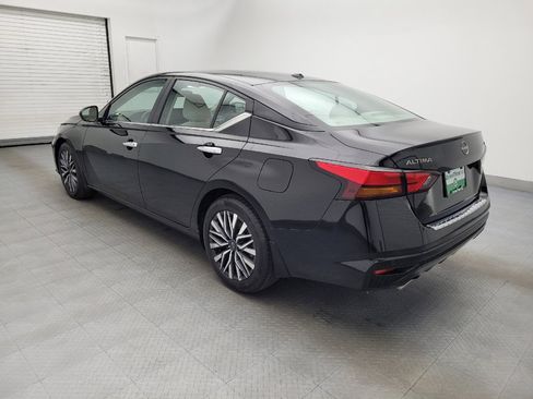 Used 2023 Nissan Altima 2.5 SV w/ SV Premium Package image 3