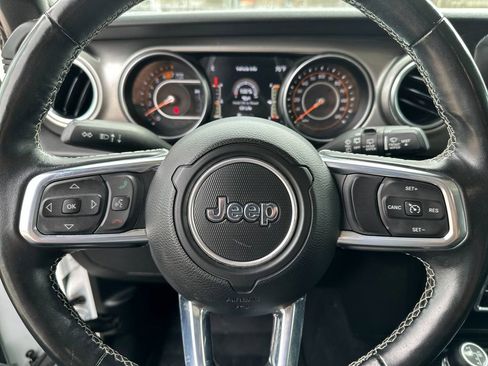 Used 2020 Jeep Wrangler Unlimited Sahara image 23