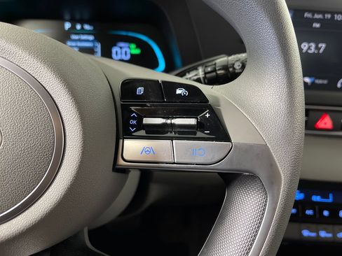 Used 2025 Hyundai Elantra Hybrid FWD image 29