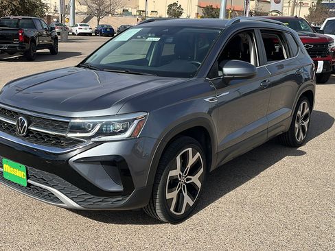 Used 2022 Volkswagen Taos SEL image 3