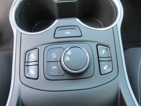 Used 2023 GMC Terrain SLT w/ Infotainment Package II image 18