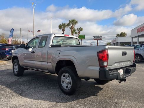Used 2018 Toyota Tacoma SR image 5