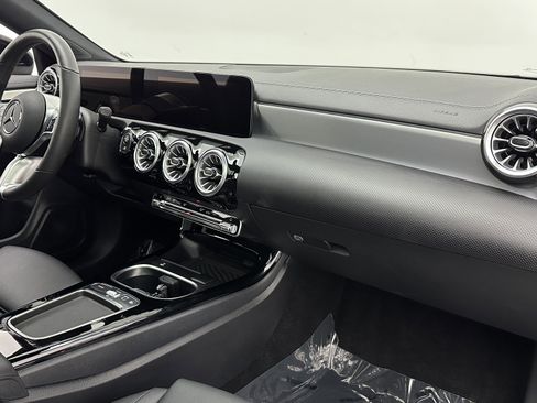 Used 2025 Mercedes-Benz CLA 250 4MATIC image 34