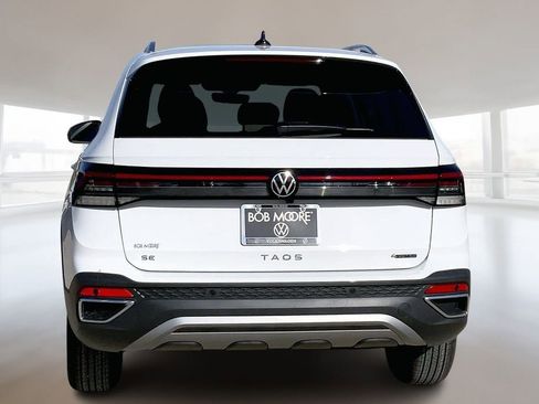 Used 2026 Volkswagen Taos SE AWD/4WD image 4