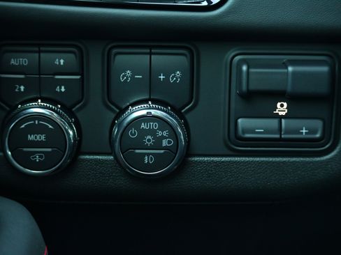 Used 2025 GMC Yukon AT4 Ultimate image 36