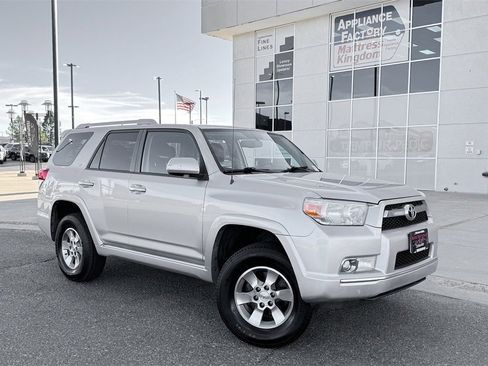 Used 2013 Toyota 4Runner SR5 w/ Convenience Pkg image 2