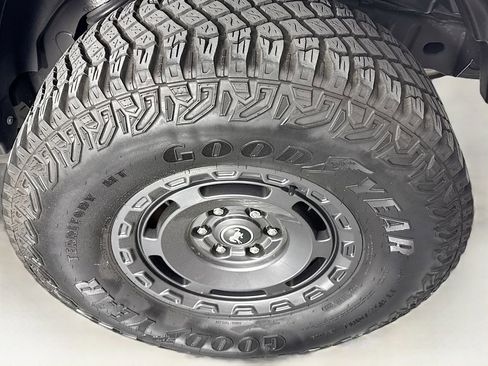 Used 2023 Ford Bronco Everglades image 31