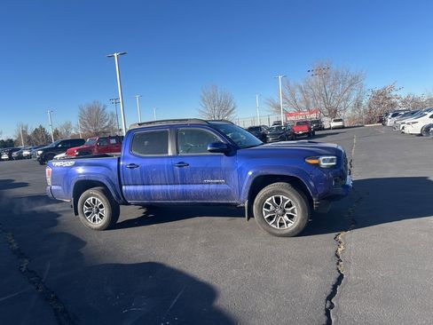 Used 2023 Toyota Tacoma TRD Sport image 3