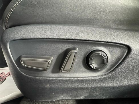 Used 2025 Toyota RAV4 Limited FWD image 36