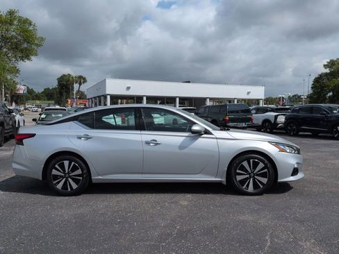 Certified 2020 Nissan Altima 2.5 SV FWD image 2