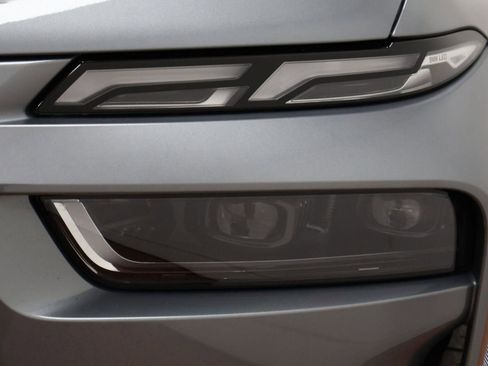 Used 2025 BMW X7 xDrive40i w/ Premium Package image 11