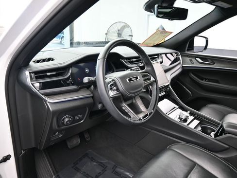 Used 2024 Jeep Grand Cherokee Overland w/ Adv Protech Group III image 10