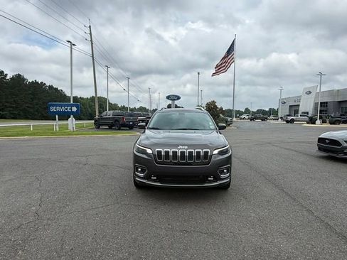 Used 2019 Jeep Cherokee Overland AWD/4WD image 2