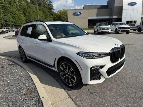 Used 2021 BMW X7 xDrive40i w/ M Sport Package AWD/4WD image 2