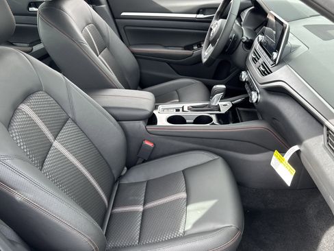 New 2025 Nissan Altima 2.5 SR image 18