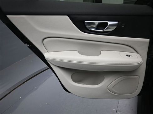 Used 2024 Volvo V60 B5 Cross Country Plus image 23