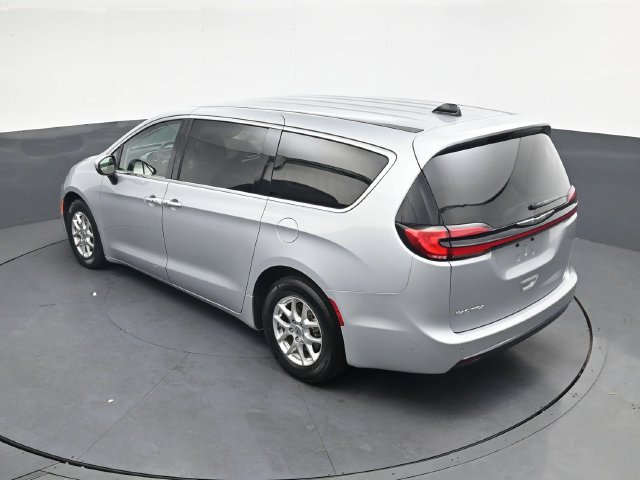 Used 2023 Chrysler Pacifica Touring-L FWD image 26
