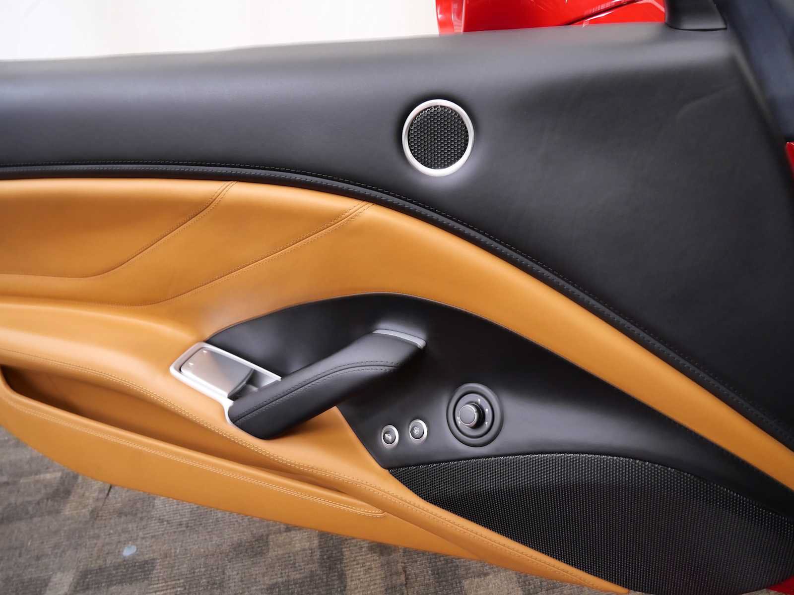 Certified 2017 Ferrari California T RWD image 31