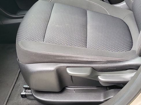 Used 2023 GMC Acadia SLE FWD image 19