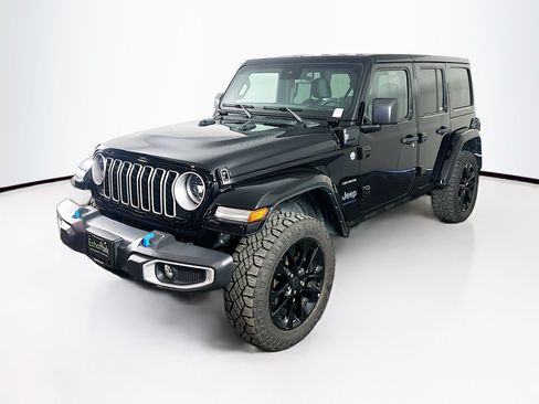 Used 2024 Jeep Wrangler Unlimited Sahara AWD/4WD image 3