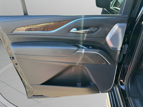 Used 2022 Cadillac Escalade ESV Sport Platinum w/ LPO, ONYX Package image 17