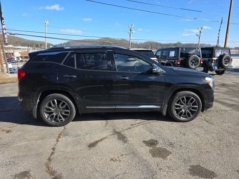 Used 2024 GMC Terrain Denali w/ Black Diamond Edition image 7