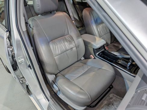 Used 2003 Toyota Camry LE image 30