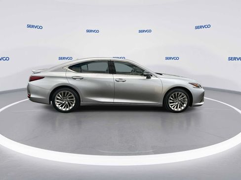 Used 2023 Lexus ES 300h w/ Luxury Package FWD image 9