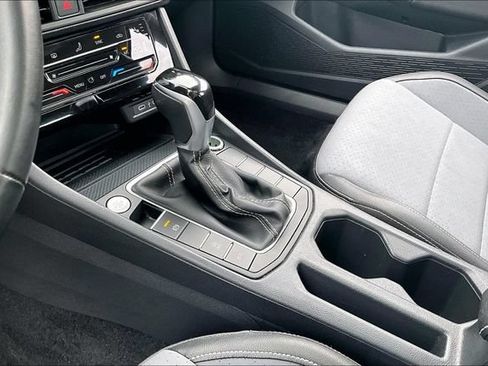 Used 2025 Volkswagen Jetta SE FWD image 18