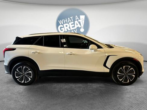 Used 2024 Chevrolet Blazer EV LT AWD/4WD image 2