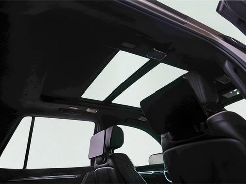 Used 2025 Cadillac Escalade Sport Platinum w/ LPO, ONYX Package image 30