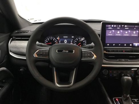 Used 2023 Jeep Compass Latitude w/ Convenience Group AWD/4WD image 34