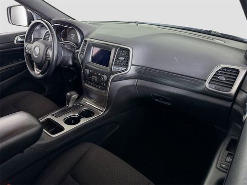 Used 2019 Jeep Grand Cherokee Laredo w/ Security & Convenience Group image 20