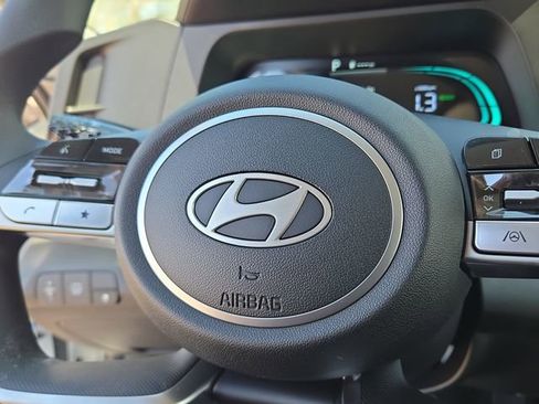 New 2026 Hyundai Elantra Hybrid FWD image 18
