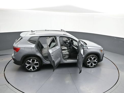 Used 2023 Volkswagen Taos SEL AWD/4WD image 46