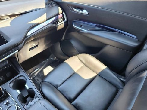 Used 2023 Cadillac XT4 Luxury w/ Cold Weather Package AWD/4WD image 13