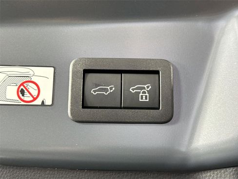 Used 2025 Toyota Prius Limited image 41