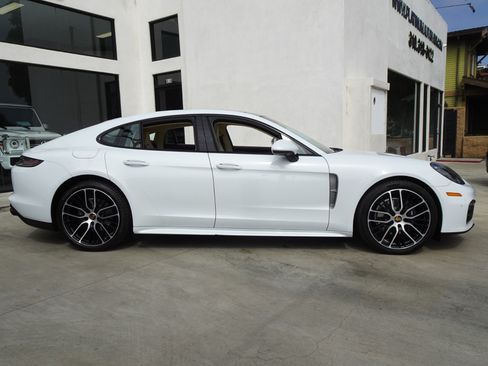 Used 2022 Porsche Panamera Platinum Edition RWD image 9