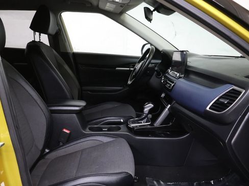 Used 2023 Kia Seltos S w/ Navigation Package FWD image 9