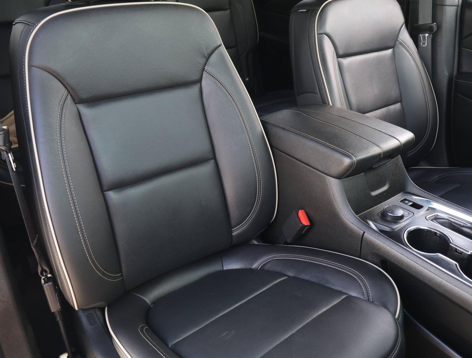 Used 2023 Chevrolet Traverse Premier FWD image 20